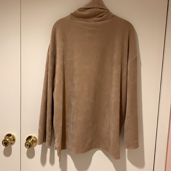 DG Downtime turtleneck sweater. - Picture 3 of 5